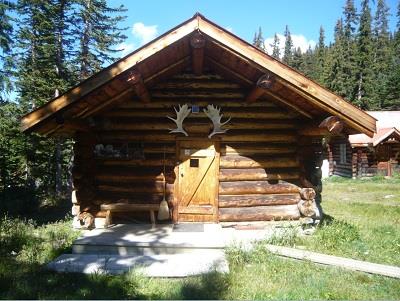 Raven Cabin Bunkhouse, front facade