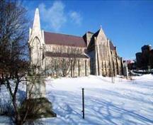 View of the side of St. John the Baptist Anglican Cathedral, showing its rugged construction of Irish limestone and local granite, 1994.; Parks Canada Agency | Agence Parcs Canada, J. Butterill, 1994.