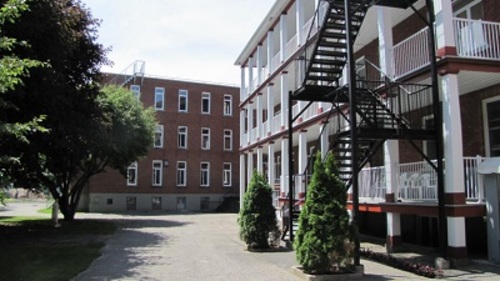 Back of the Sainte-Marie and Saint-Joseph wings