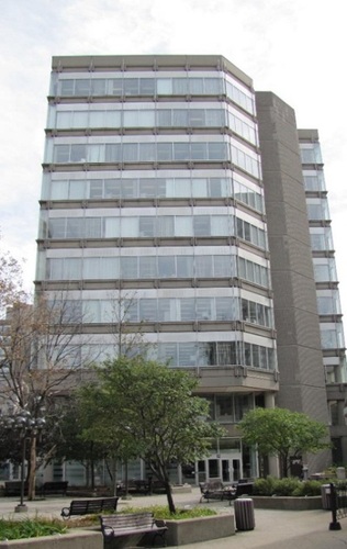 Façade donnant vue sur la Place Aubry