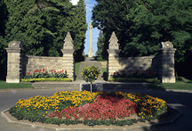 Queenston Heights, general view showing the viewplane up to Brock's Monument.; Parks Canada / Parcs Canada