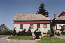 View of the exterior of the Potting Shed, showing the shingled flared apron on the second floor, 1995.; Parks Canada Agency / Agence Parcs Canada, 1995.