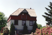 View of the side of the Potting Shed, showing the scale, proportions, form and cedar shingled roof, 1995.; Parks Canada Agency / Agence Parcs Canada, 1995.