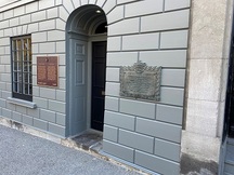 Vue du lieu historique national du Canada Louis-Joseph-Papineau, qui montre la porte d'entrée.; Parks Canada | Parcs Canada