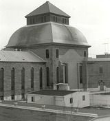 View of the Main Cellblock's dome, showing the mansard roof topped by a roofed monitor, 1990.; Parks Canada Agency / Agence Parcs Canada, 1990.