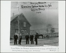 Employés de la Dominion Cotton Mills de Magog, 1901; Dominion Textile Company fonds / Library and Archives Canada / e01121353 | Fonds de la Dominion Textile Company / Bibliothèque et Archives Canada / e01121353