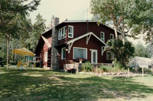 General view of the Warden House, showing its horizontal log construction, 1987.; Parks Canada | Parcs Canada, M. Foster, 1987