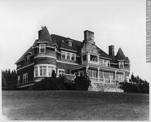 "Beinn Bhreagh", A. G. Bell's residence, Cape Breton, NS, 1915 (?); Musée McCord Museum / Wm. Notman & Son / VIEW-8364