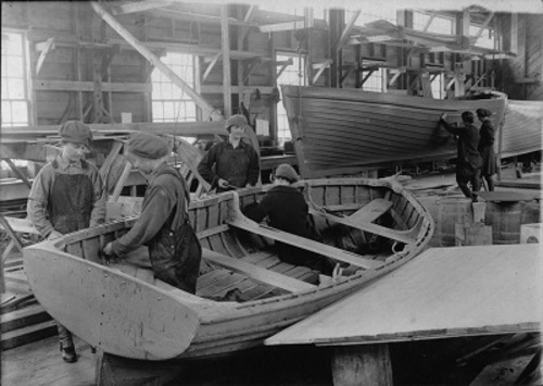 Women workers at Beinn Bhreagh's laboratory