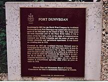 Image de plaque de la CLMHC au fort Dunvegan; Parks Canada | Parcs Canada
