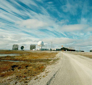 Operations sector of FOX-M Hall Beach set in a tundra landscape; Canada, Défense Nationale | National Defence, Unité de photo | Photo Unit, ISC86-753