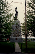 Image of the monument and HSMBC plaque commemorating the national historic site.; Parks Canada | Parcs Canada, 1989