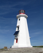Corner view of Île aux Perroquets Lighthouse's façade; Parks Canada | Parcs Canada