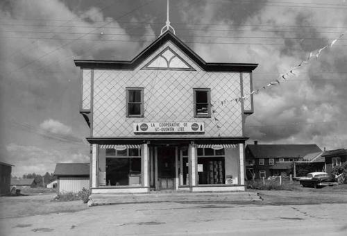 Façade avant du premier magasin Co-op