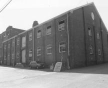 Édifice fédéral du patrimoine reconnu Bâtiment D80, ancien Dépôt de cordages et de meubles; (Ian Doull, AHB, Parks Canada/Parc Canada, 1989.