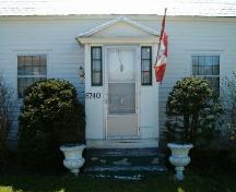 Detail of front entrance, Bulmer House, Great Village, 2004.; Heritage Division, Nova Scotia Department of Tourism, Culture and Heritage, 2004