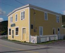 Exterior photo of front and right side of the George and Jane Crocker House, photo circa 2004.; HFNL 2005