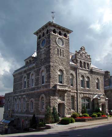 Saint Hyacinthe Post Office / Bureau de poste