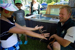 Discovering the world of snakes, Parks Canada / Découvrir la vie des serpents, Parcs Canada